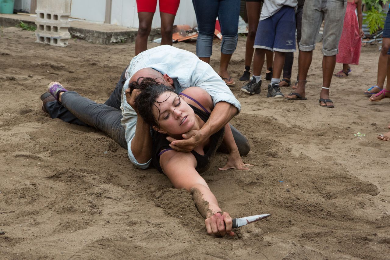 Gina carano beine