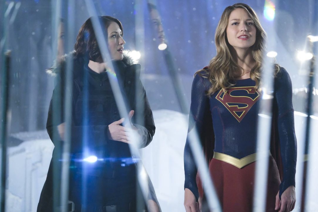 Gemeinsam schmieden Supergirl (Melissa Benoist, r.) und Alex (Chyler Leigh, l.) einen Plan, um National City vor Rhea zu beschützen ... - Bildquelle: 2016 Warner Brothers