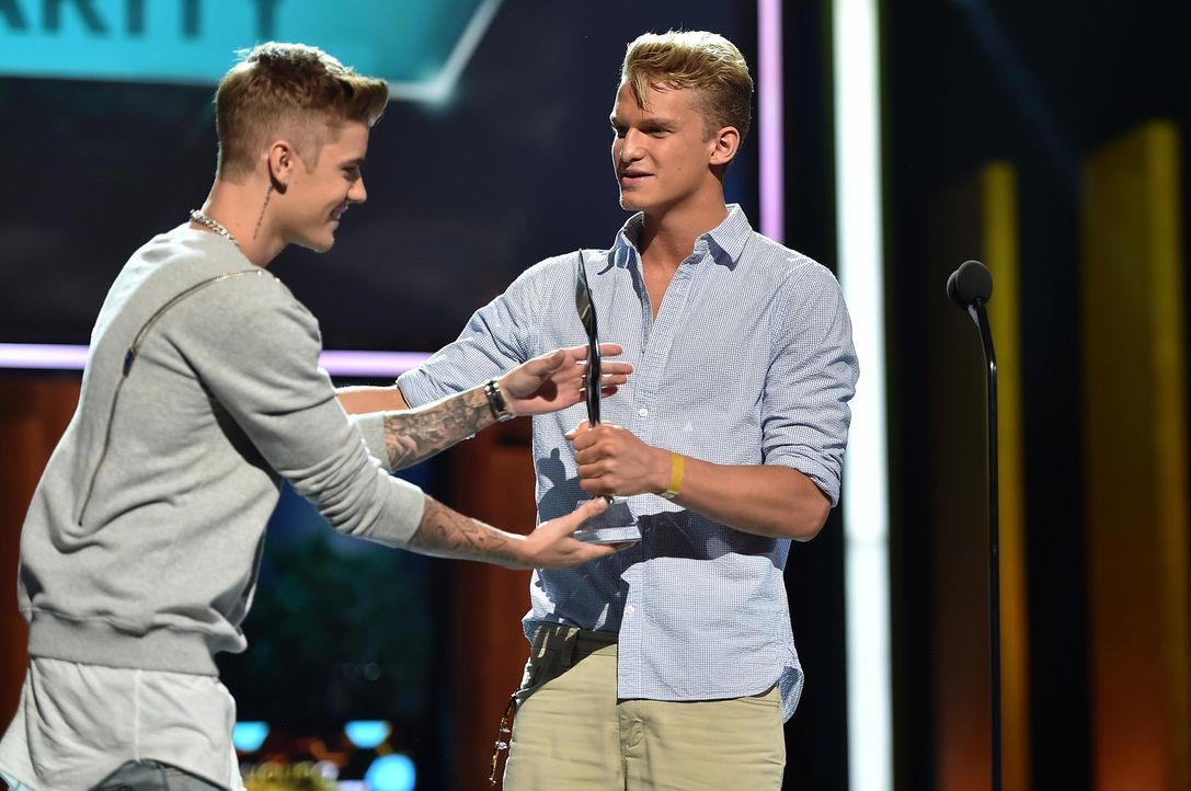 Young-Hollywood-Awards-Cody-Simpson-Justin-Bieber-14-07-27-2-getty-AFP - Bildquelle: getty-AFP