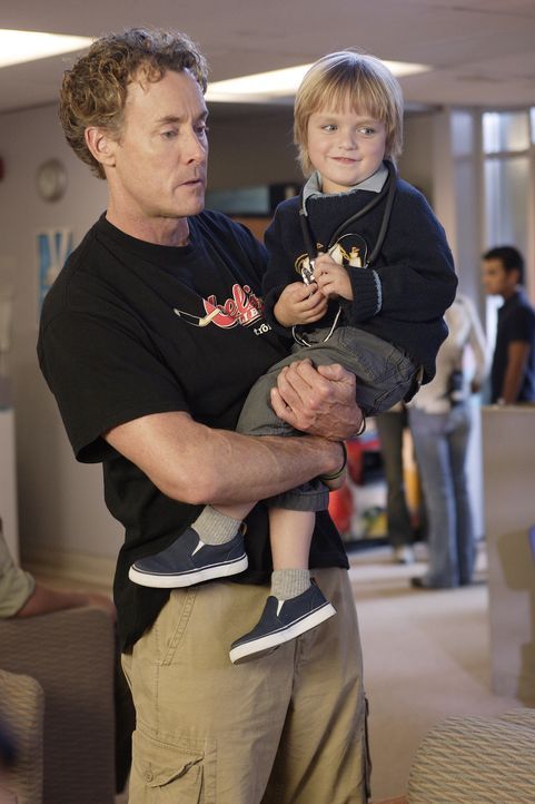 Jordan wird es immer mehr bewusst, dass ihr Sohn Jack (Andrew Miller, r.) die unverblümte und direkte Art seines Vaters mit seinen drei Jahren noch... - Bildquelle: Touchstone Television