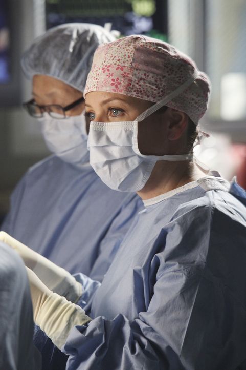Während Arizona (Jessica Capshaw) alles versucht um Callie zurückzubekommen, schwirren im Krankenhaus Erstsemester herum, die den Ärzten für ein... - Bildquelle: ABC Studios