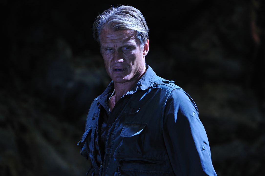 Auch Großwildjäger Harker (Dolph Lundgren) hat es auf das mysteriöse Wesen in China abgesehen. Er will es als Trophäe mit nach Hause nehmen ...
