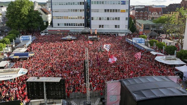 Kaiserslautern feiert Aufstiegshelden