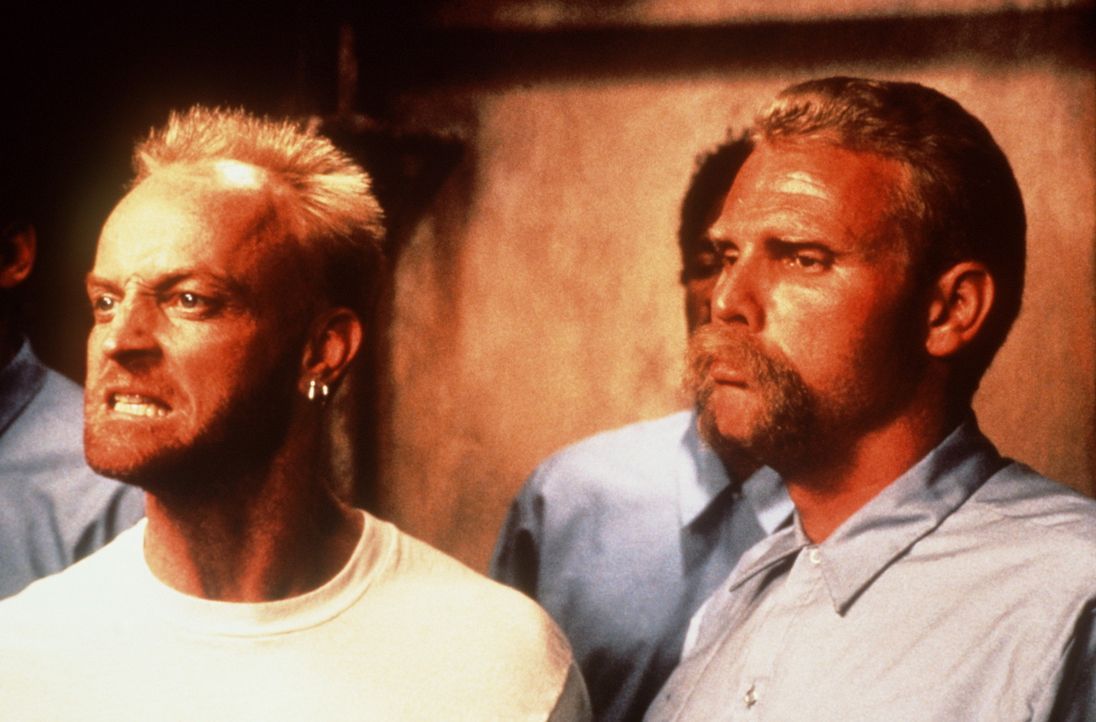 Während seiner Zeit im Gefängnis lernt Bobby, Auseinandersetzungen gewaltlos zu lösen ... - Bildquelle: Warner Bros.