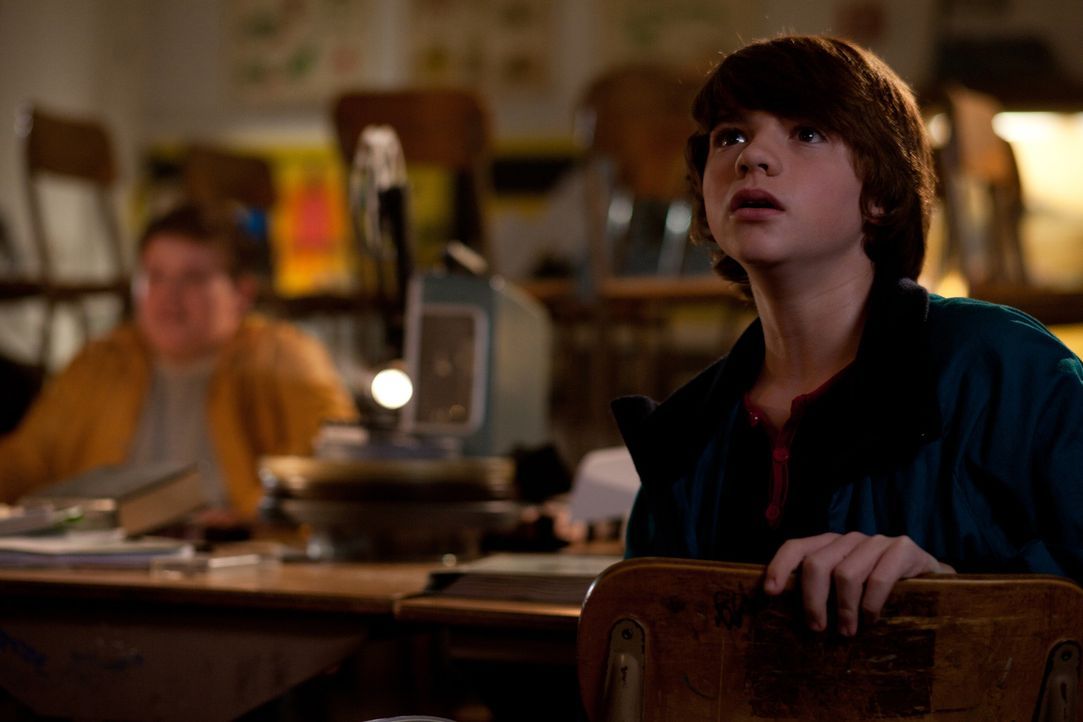 Gerade noch dabei, einen kindlichen Horrorfilm zu drehen, da müssen auch schon Charles (Riley Griffiths, l.) und Joe (Joel Courtney, r.) auf ihren A... - Bildquelle: PARAMOUNT PICTURES. All Rights Reserved