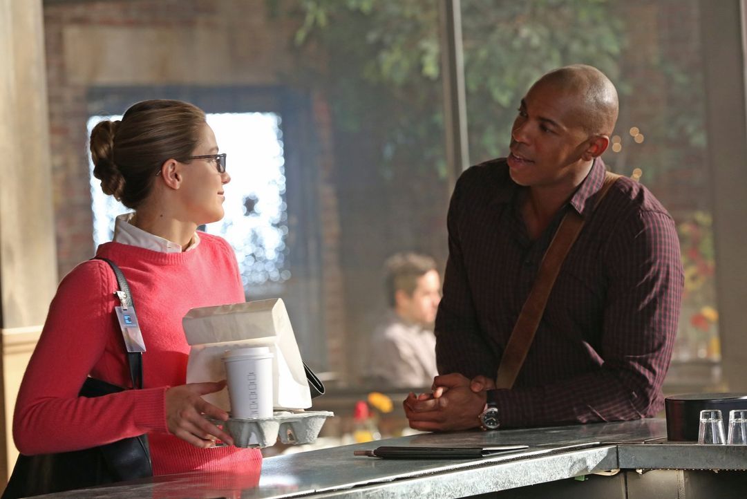 Die glückliche Beziehung von James (Mehcad Brooks, r.) und Lucy führt Kara (Melissa Benoist, l.) schwerhaft vor Augen, dass sie wohl nie eine solche... - Bildquelle: 2015 Warner Bros. Entertainment, Inc.