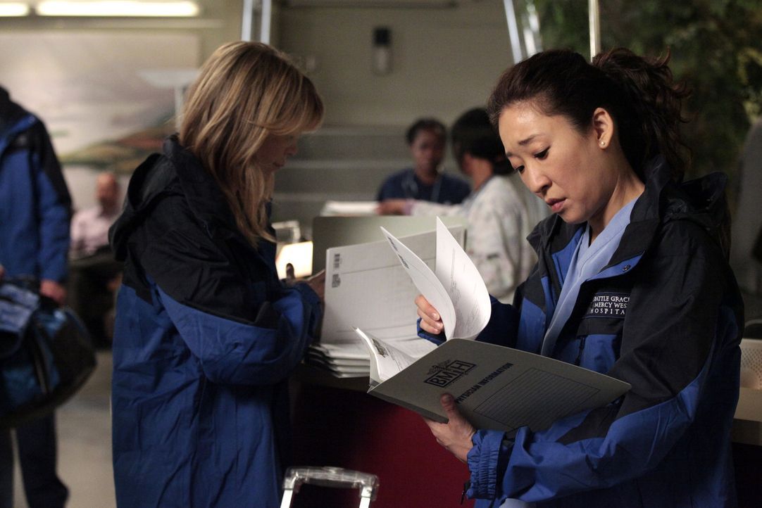 Eine große Herausforderung wartet auf Meredith (Ellen Pompeo, l.) und Cristina (Sandra Oh, r.) ... - Bildquelle: Touchstone Television