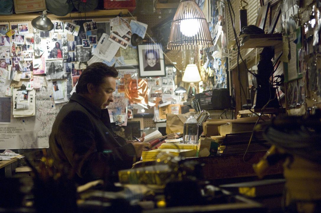 Der von seiner Arbeit besessene Polizist Mike Fletcher (John Cusack) spürt mit seiner Partnerin einem Serienmörder nach, der ihm immer einen Schritt... - Bildquelle: Kinowelt GmbH
