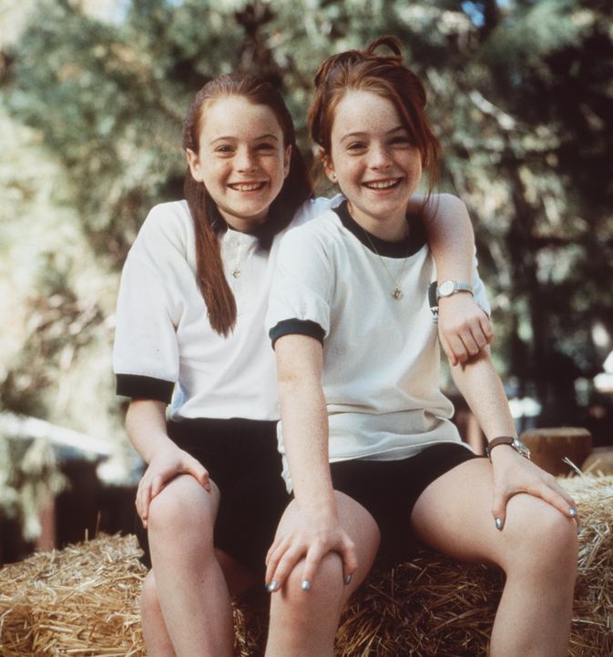 Die Schwestern Hallie (Lindsay Lohan, l.) und Annie (Lindsay Lohan, r.) wollen sich nicht mehr missen und planen deshalb, ihre Eltern wieder zu verk... - Bildquelle: Buena Vista International