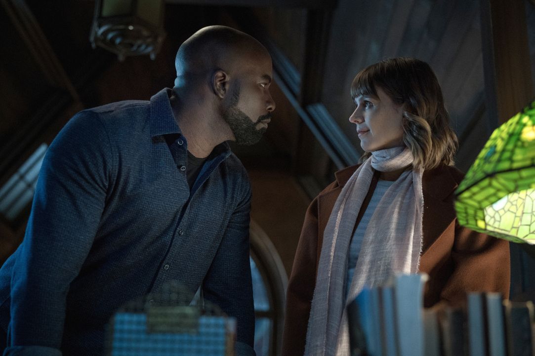 David Acosta (Mike Colter, l.); Kristen Bouchard (Katja Herbers, r.) - Bildquelle: Elizabeth Fisher 2019 CBS Broadcasting, Inc. All Rights Reserved / Elizabeth Fisher