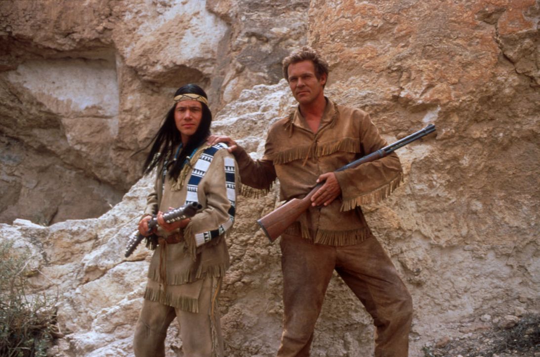 Die Legende kehrt zurück: Abahachi (Michael "Bully" Herbig, l.) und Ranger (Christian Tramitz, r.) ... - Bildquelle: herbX film gmbh