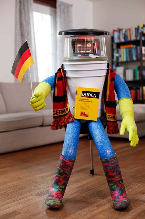 HitchBOT ist perfekt vorbereitet auf Deutschland, aber wie werden die Bundesbürger auf den gesprächigen Roboter reagieren? - Bildquelle: ProSieben