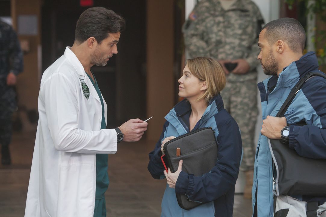 Während eine Gruppe Cheerleader ins Krankenhaus kommt und in der Notaufnahme für Verwüstung sorgt, versuchen Meredith (Ellen Pompeo, M.), Jackson (J... - Bildquelle: Ron Batzdorff ABC Studios