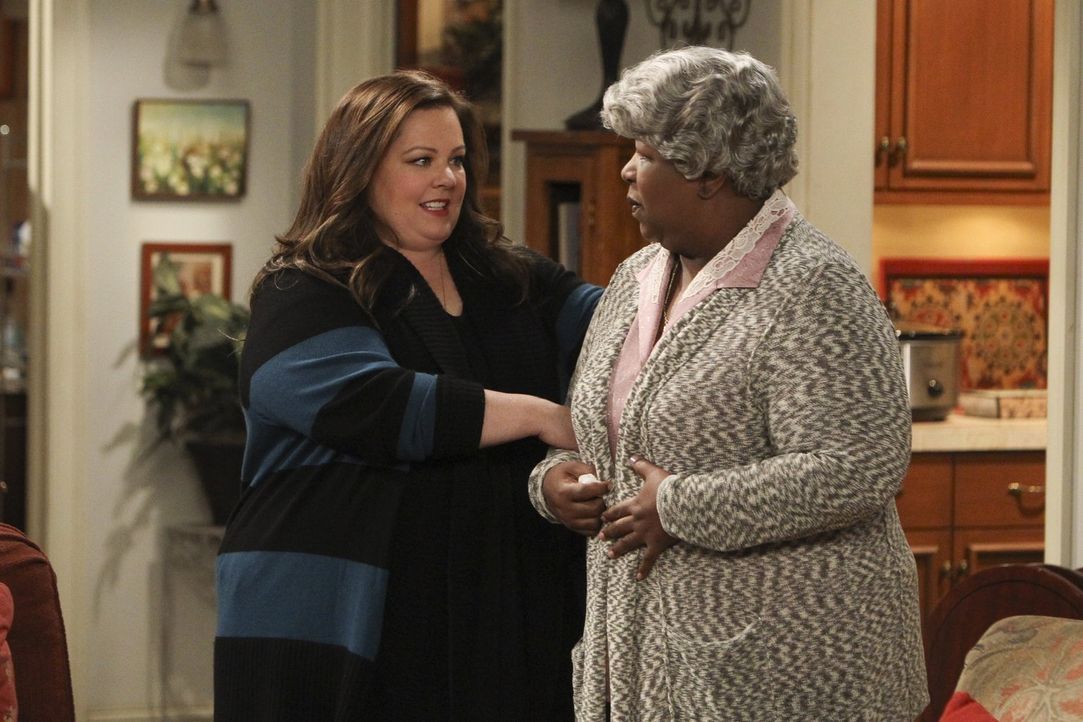 Besprechen ernste Familienangelegenheiten: Molly (Melissa McCarthy, l.) und die Großmutter (Cleo King, r.) von Mikes gutem Freund Carl ... - Bildquelle: Warner Brothers