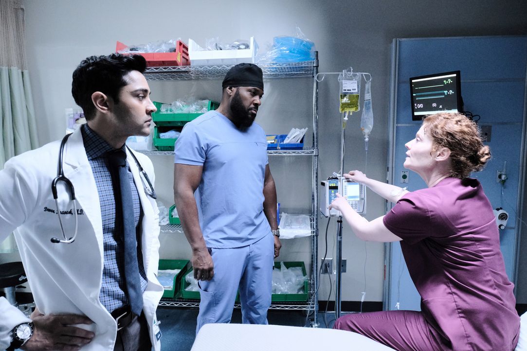 (v.l.n.r.) Dr. Devon Pravesh (Manish Dayal); Dr. AJ Austin (Malcolm-Jamal Warner); Dr. Judith Brown (Rebecca Wisocky) - Bildquelle: Guy D'Alema 2019-2020 Twentieth Century Fox Film Corporation.  All rights reserved. / Guy D'Alema