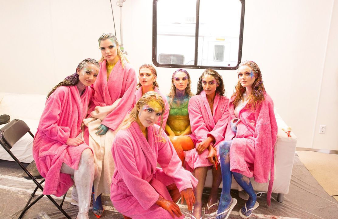 P7_GNTM_F14_1647502-Cäcilia-Sarah-Alicija-Caroline-Simone-Sayana-Vanessa - Bildquelle: ProSieben/Thomas Patton