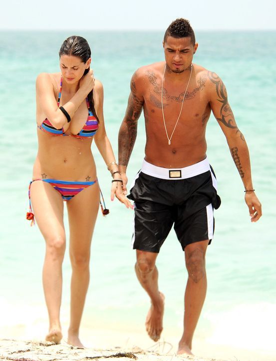 Kevin Prince Boateng und Melissa Satta am Strand