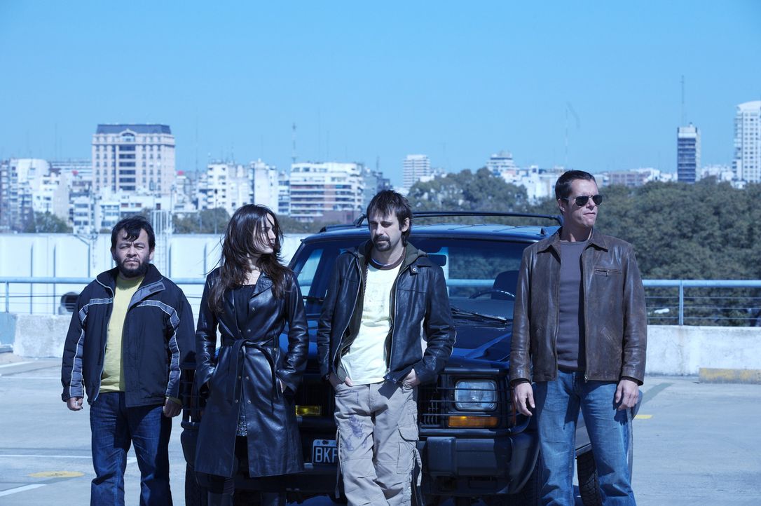 Als die vier Diebe (v.l.n.r.) Leserio (Silverio Palacios), Monica (Ana de la Reguera), Leonardo (Jordi Mollá) und Carlos (Tony Dalton) ihre Beute in...
