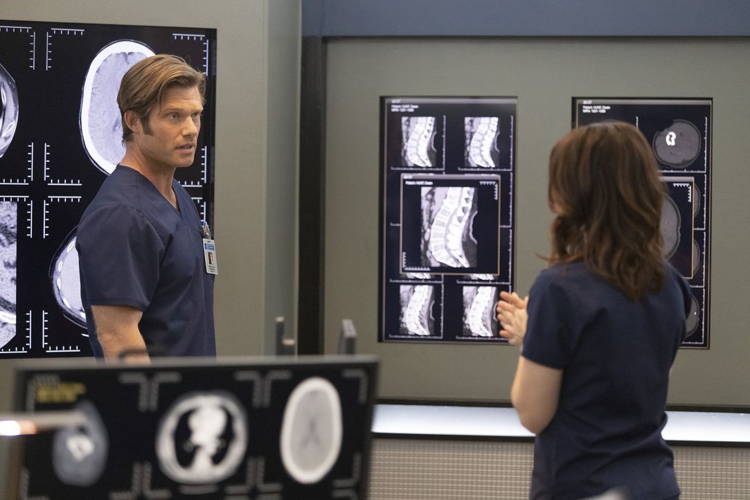 Atticus "Link" Lincoln (Chris Carmack, l.); Amelia Shepherd (Caterina Scorsone, r.) - Bildquelle: © 2021 American Broadcasting Companies, Inc. All rights reserved.