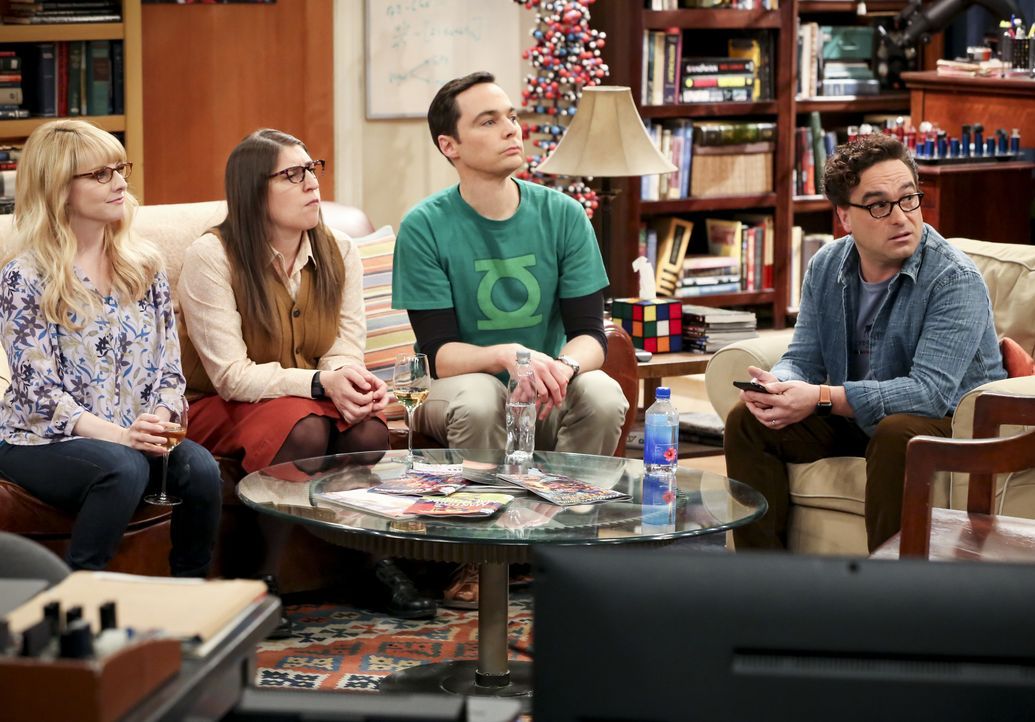 (v.l.n.r.) Bernadette (Melissa Rauch); Amy Farrah Fowler (Mayim Bialik); Sheldon Cooper (Jim Parsons); Leonard Hofstadter (Johnny Galecki) - Bildquelle: Michael Yarish 2019 CBS Broadcasting, Inc. All Rights Reserved / Michael Yarish