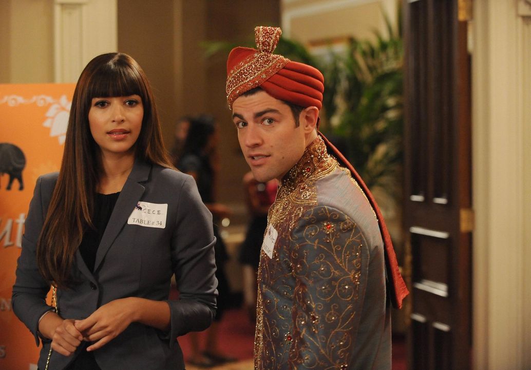Während Cece (Hannah Simone, l.) eine Dating-Veranstaltung besucht, hofft Schmidt (Max Greenfield, r.), sie wieder zurückgewinnen zu können ... - Bildquelle: 2013 Twentieth Century Fox Film Corporation. All rights reserved.