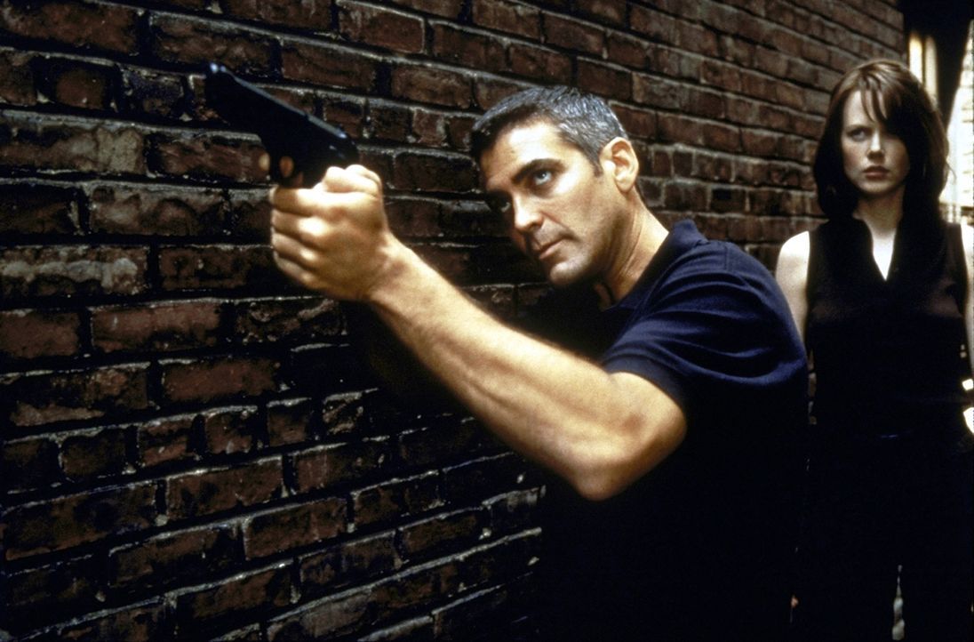 Im Kampf gegen die russische Atom-Mafia: Colonel Thomas Devoe (George Clooney, l.) und Dr. Julia Kelly (Nicole Kidman, r.) ... - Bildquelle: DreamWorks SKG