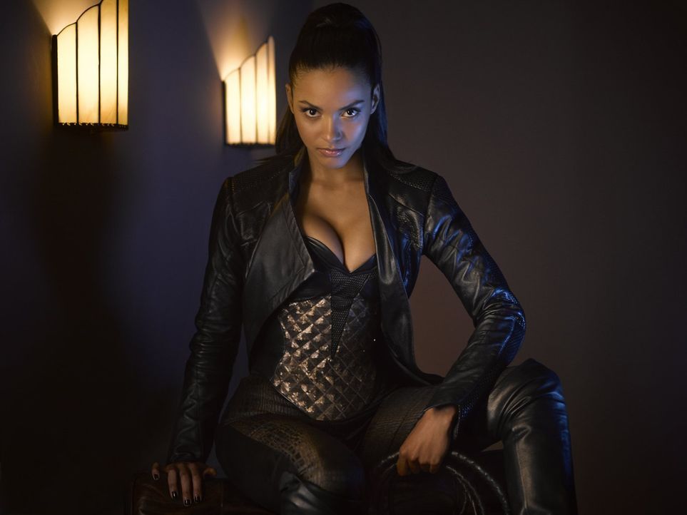 (2. Staffel) - Hat viel Freude daran, Chaos in Gotham zu verursachen: Tabitha Galavan (Jessica Lucas), die Schwester des Milliardärs Theo Galavan ... - Bildquelle: Warner Brothers