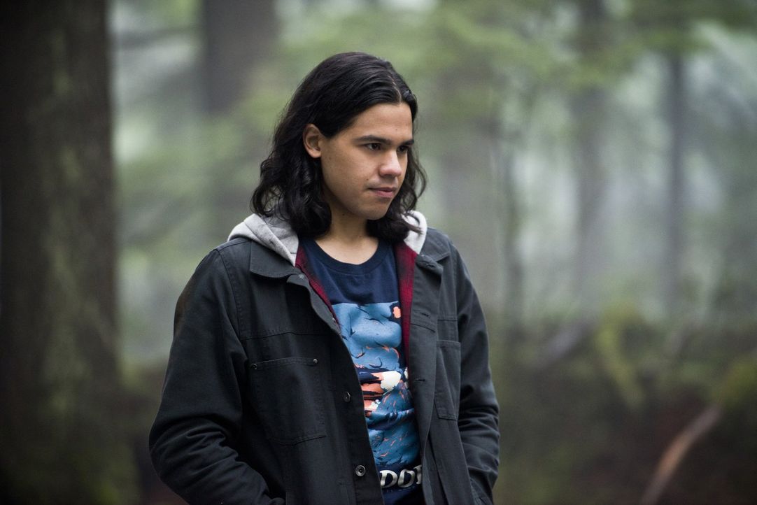 Hat Cisco (Carlos Valdes) ohne seine Fähigkeiten überhaupt eine Chance Barry und Jessica zu finden? - Bildquelle: Warner Bros. Entertainment, Inc.