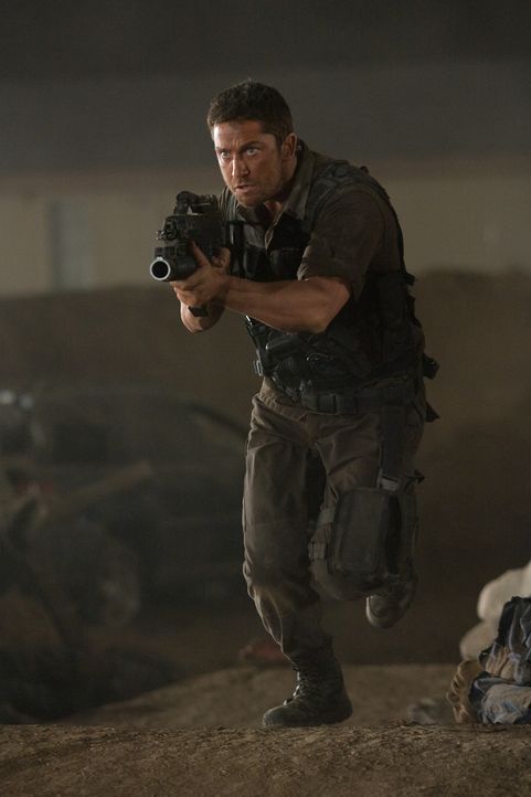 Von einem unbekannten Spieler ferngesteuert, kämpft Kable (Gerald Butler) gegen seinen Willen und ohne Kontrolle in der virtuellen Welt des Online-... - Bildquelle: TM & Copyright   Lakeshore Entertainment Group. LLC. and Lionsgate. All rights reserved.
