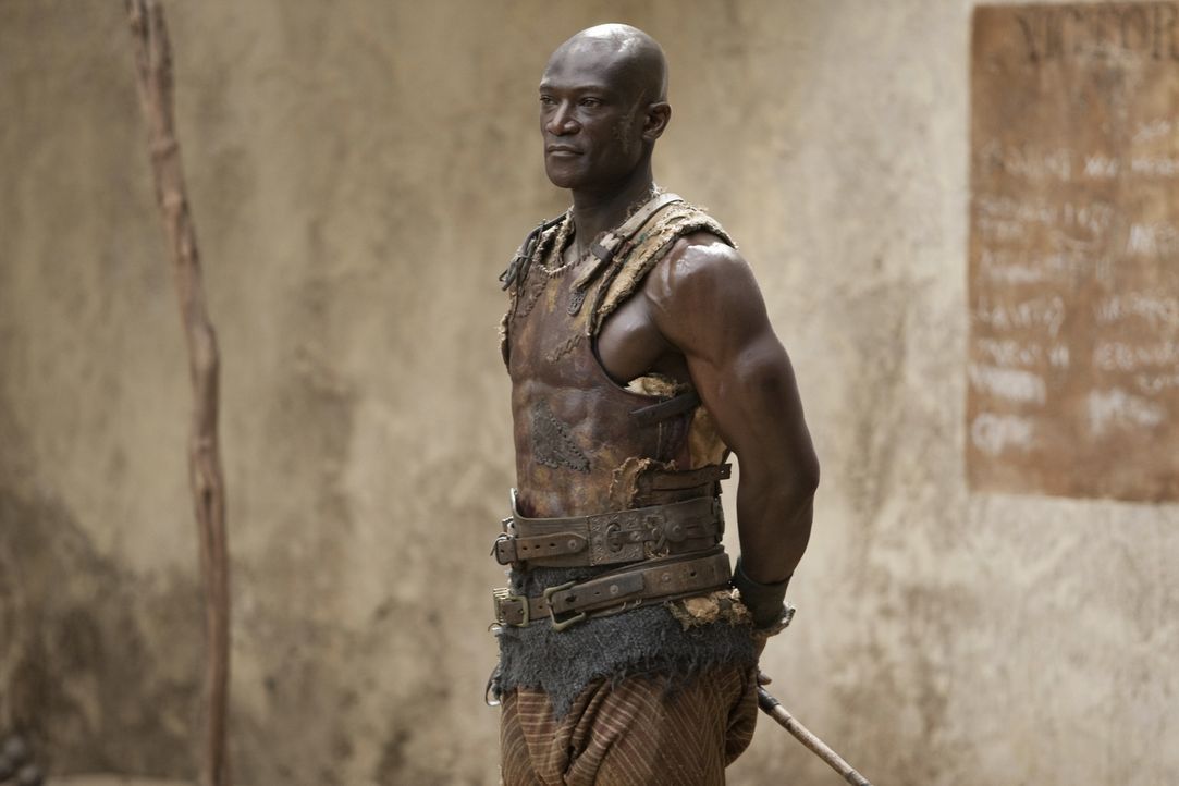 Drago (Peter Mensah) ist selber Sklave, aber auch Trainer der Gladiatoren in Batiatus' Gladiatorenschule. Er führt ein strenges Regiment ... - Bildquelle: 2010 Starz Entertainment, LLC