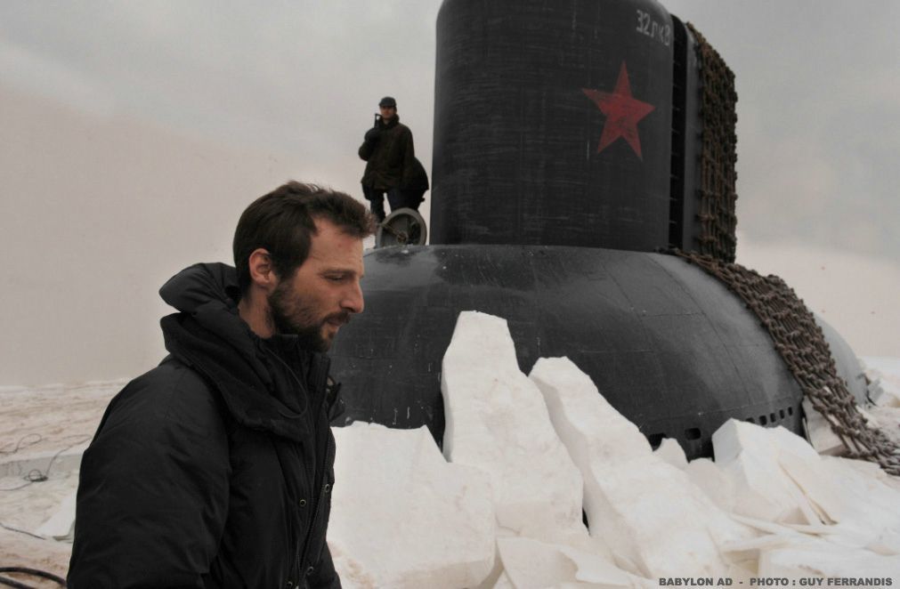 Regisseur Mathieu Kassovitz am Set - Bildquelle: 2008 BABYLON A.D SAS / BABYLON FILMS LIMITED / STUDIOCANAL / M6 FILMS