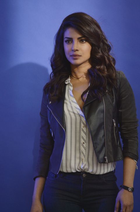 Die Abschlussfeier steht bevor. Alex (Priyanka Chopra) und Ryan versuchen, ins Reine zu kommen ... - Bildquelle: Jonathan Wenk 2016 American Broadcasting Companies, Inc. All rights reserved.