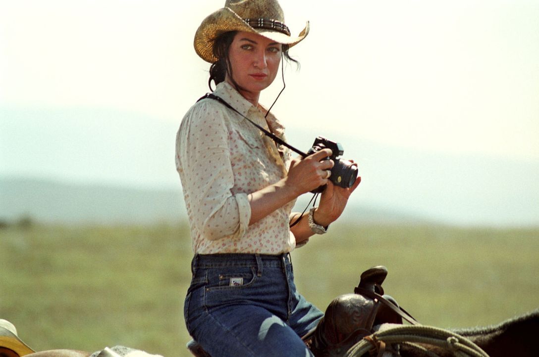 Die ambitionierte Fotojournalistin Katharina Fahlke (Natalia Wörner) erhält den Auftrag, eine Story über das Leben der Cowboys zu fotografieren.... - Bildquelle: Sat.1