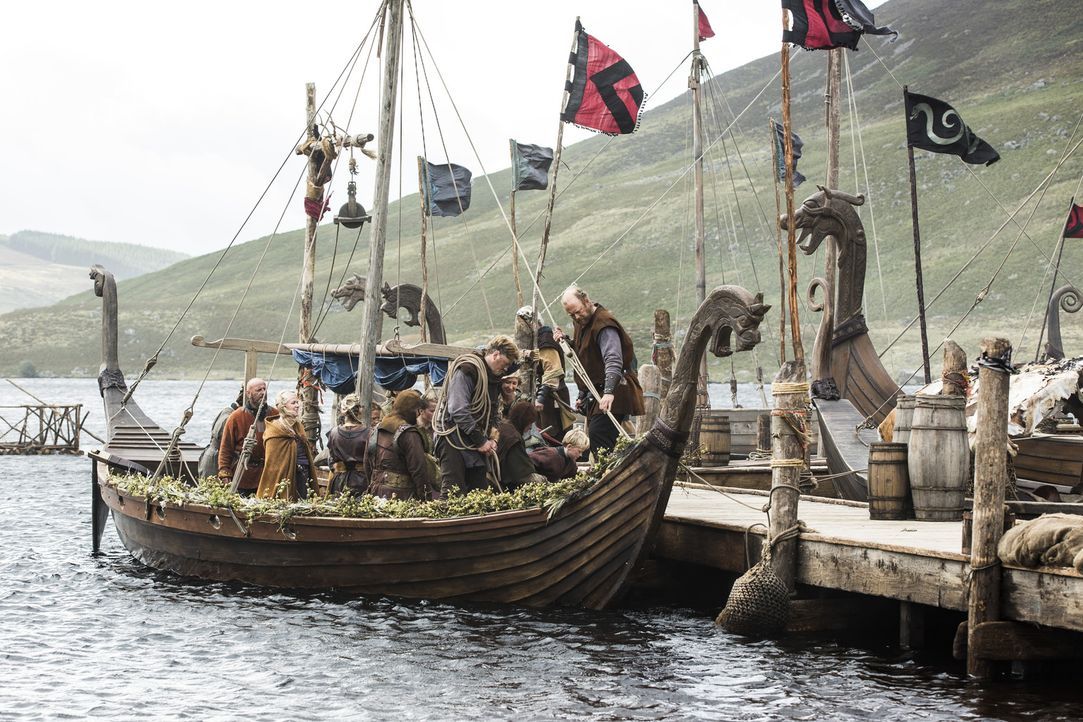 König Horik hat seine Familie nach Kattegat bringen lassen. Doch was hat das zu bedeuten? - Bildquelle: 2014 TM TELEVISION PRODUCTIONS LIMITED/T5 VIKINGS PRODUCTIONS INC. ALL RIGHTS RESERVED.