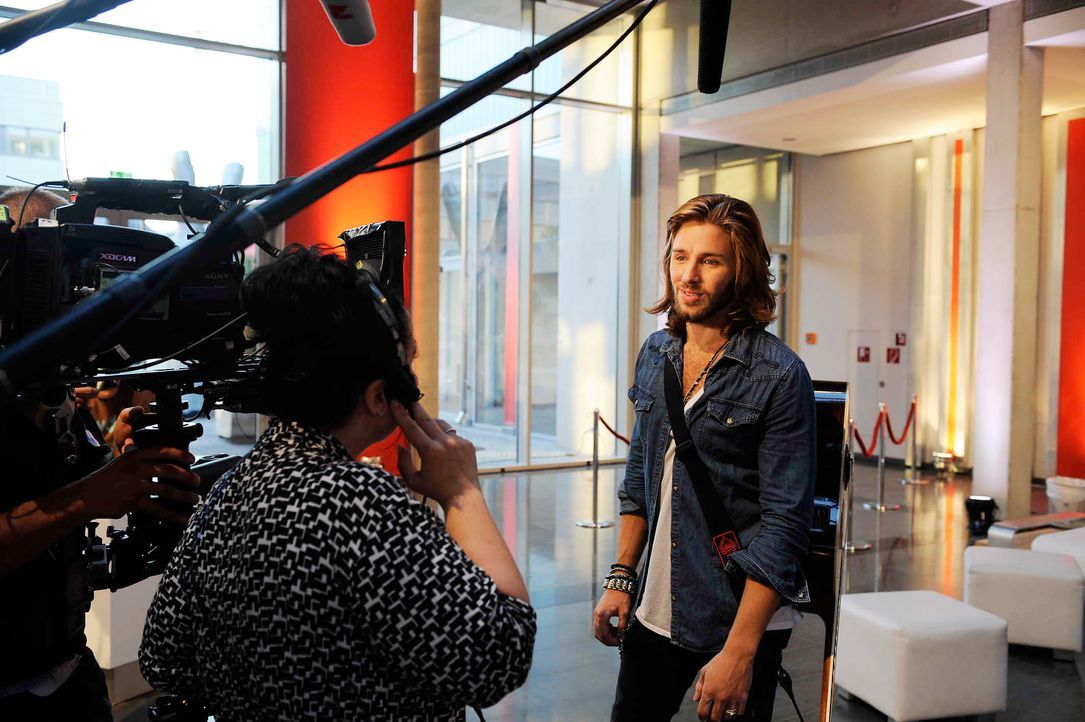 gil-ofarim-the-voice-of-germany-stf02-epi03-27-backstagejpg 2128 x 1416 - Bildquelle: SAT.1/ProSieben/Christoph Assmann