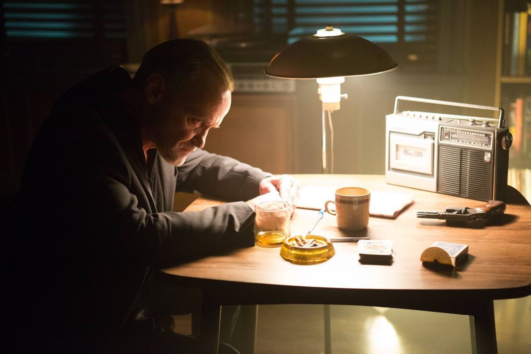 Ist Matches Malone (Michael Bowen) wirklich der Mörder von Bruce Waynes Eltern? - Bildquelle: Warner Brothers