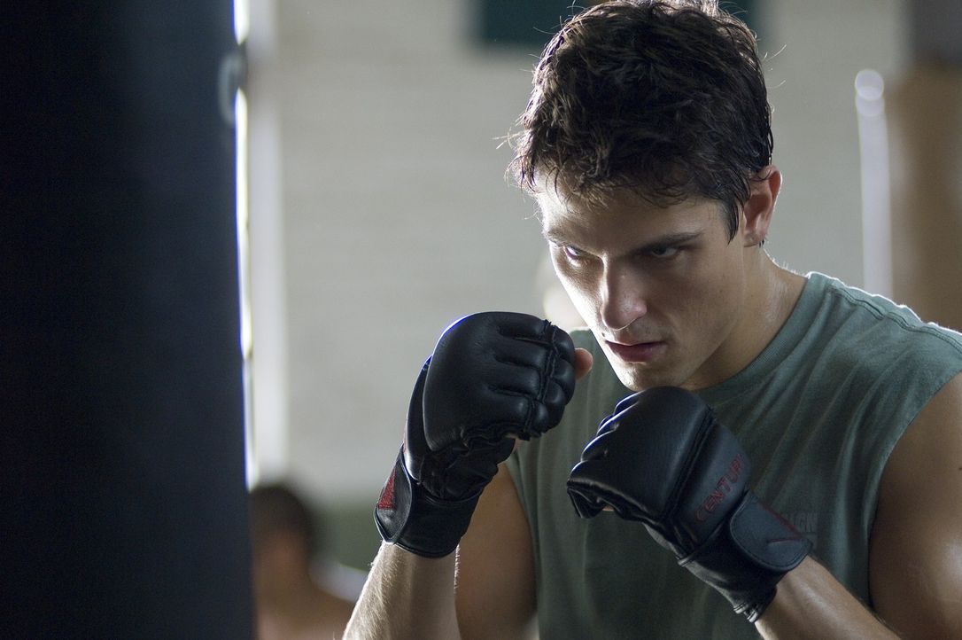 Mit Hilfe seines Free Fight-Trainers lernt Raufbold Jake (Sean Faris), seine Aggressionen unter Verschluss zu halten. Doch dann fordert ihn sein Neb... - Bildquelle: 2008 Summit Entertainnment N.V.  All rights reserved.