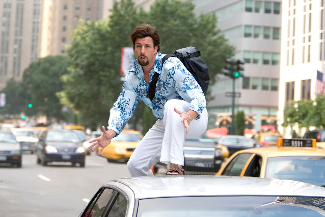 Schon bald muss Zohan (Adam Sandler) erkennen, dass man seiner Vergangenheit nicht entfliehen kann ... - Bildquelle: 2008 Columbia Pictures Industries, Inc. and Beverly Blvd LLC. All Rights Reserved.
