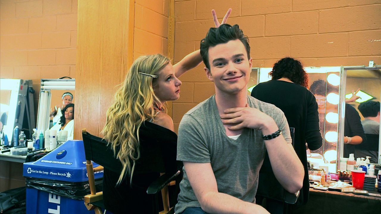 Backstage: Brittany (Heather Morris, l.) und Kurt (Chris Colfer, r.) ... - Bildquelle: TM and   2011 Twentieth Century Fox Film Corporation.  All rights reserved.