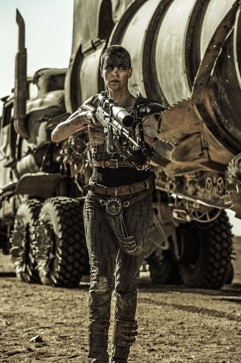 Als sich Imperator Furiosa (Charlize Theron) dazu entschließt, mit fünf Frauen aus der Zitadelle vor einem tyrannischen Kriegsherrn zu fliehen, sieh... - Bildquelle: 2015 Warner Bros.