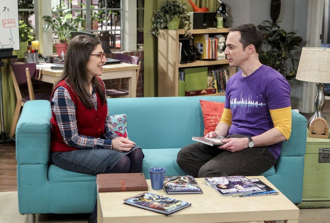 Geballte Intelligenz: Sheldon (Jim Parsons, r.) und Amy (Mayim Bialik, l.) ... - Bildquelle: 2016 Warner Brothers