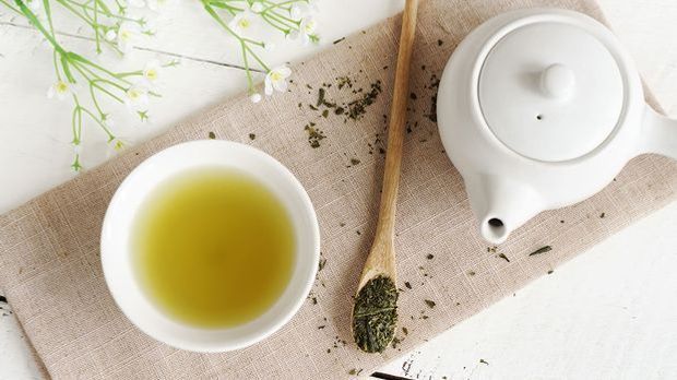 Gesichtswasser mit grünem Tee – wohltuend und nährstoffreich für deine Haut....