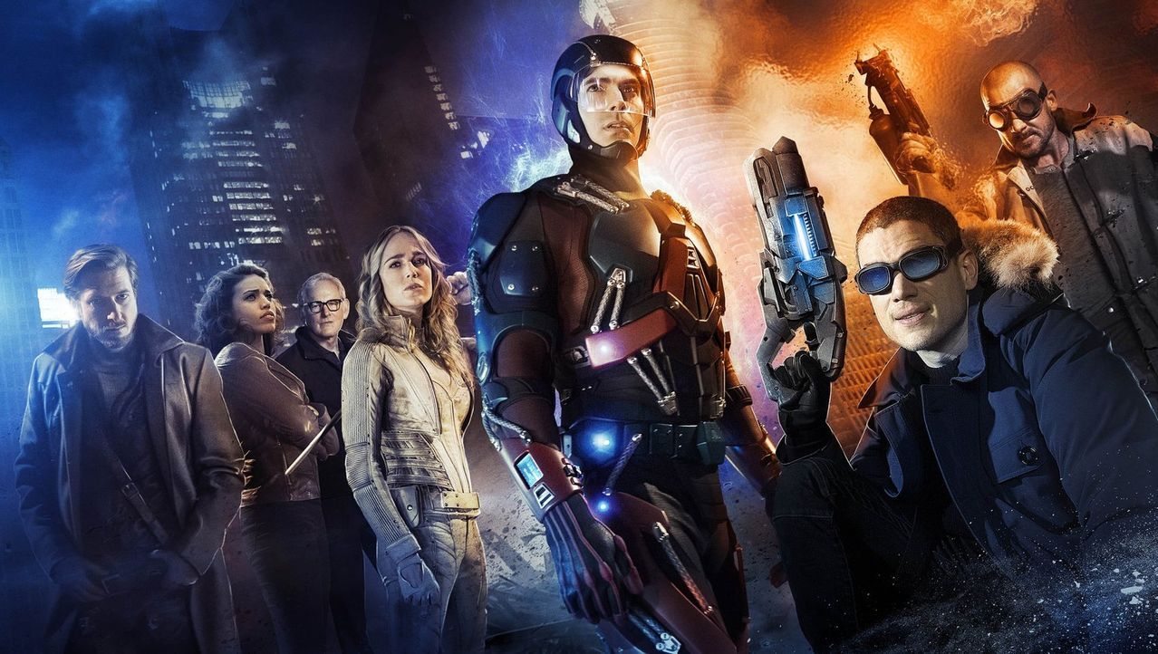 (1. Staffel) - Rip Hunter (Arthur Darvill, l.) reist in die Vergangenheit, um ein außergewöhnliches Team von Superhelden und Schurken, Kandra Saunde... - Bildquelle: 2015 Warner Bros.