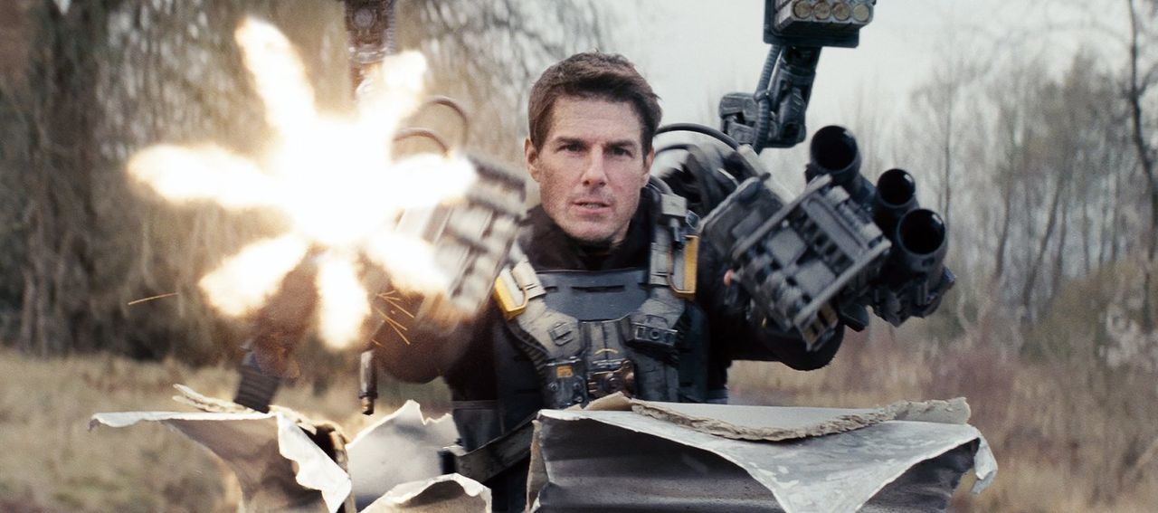 Er erlebt denselben Tag immer und immer wieder: Major Bill Cage (Tom Cruise), der bei einem Einsatz gegen eine feindliche Alienrasse getötet wird, a... - Bildquelle: Warner Bros. Television