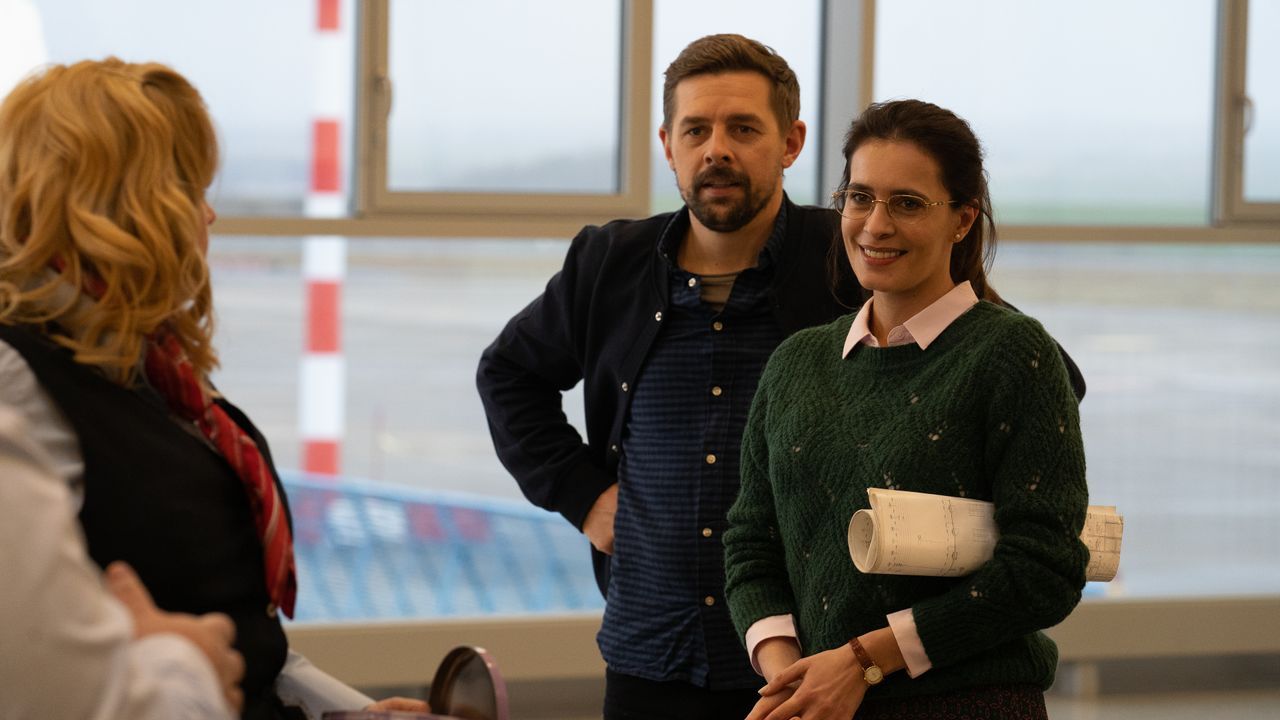 (v.l.n.r.) Ingrid Fink (Petra Kleinert); Jan Rothe (Klaas Heufer-Umlauf); Sabine Grünberg (Doris Golpashin) - Bildquelle: Marion von der Mehden ©JOYN/ProSieben / Marion von der Mehden
