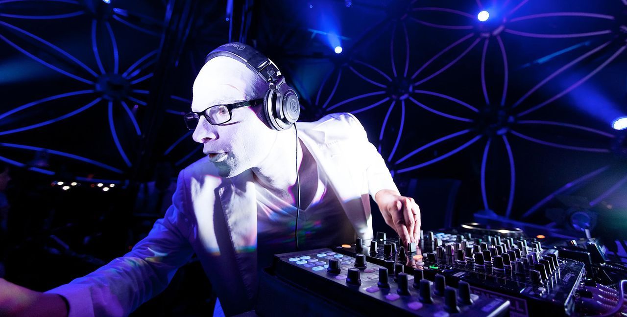 Mr white. Mr.White диджей. Mr White Sensation. Sensation Amsterdam Mr White. Фестиваль электронной музыки Sensation.