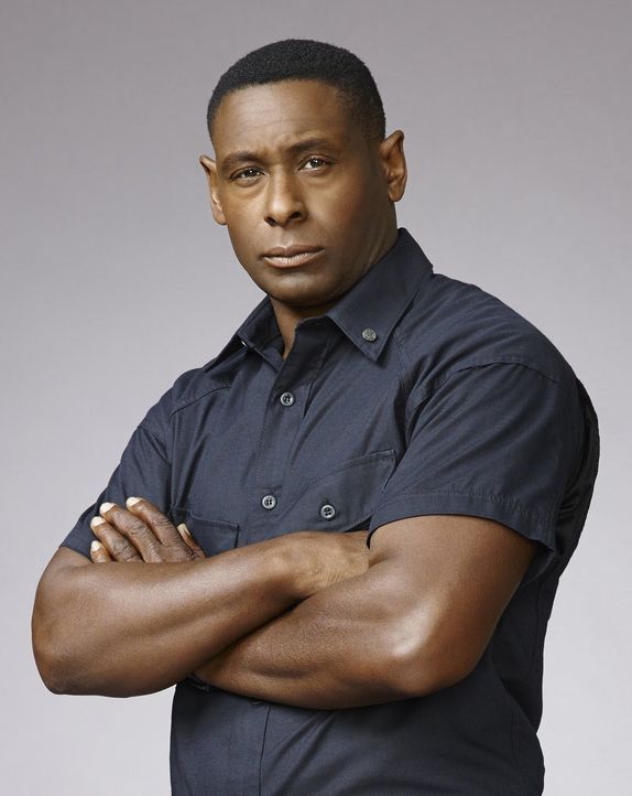 (1. Staffel) - Der frühere CIA-Agent Hank Henschaw (David Harewood) leitet nun das DEO, das "Department of Extra-Normal Operations" und steht Kara a... - Bildquelle: 2015 Warner Bros. Entertainment, Inc.