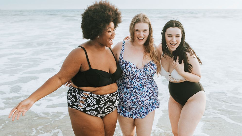 Junge, asiatische Mädchen haben perfekten Körper Junge, asiatische Mädchen haben perfekten Körper