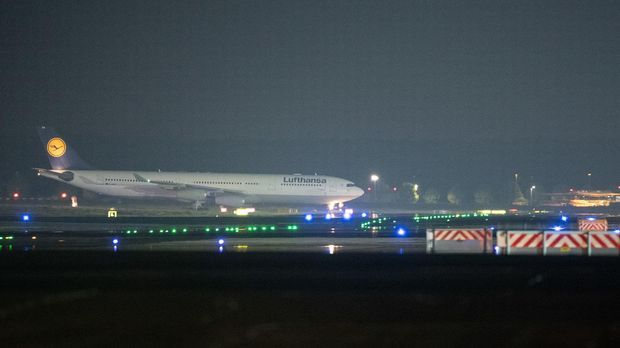 Lufthansa-Flug mit Evakuierten in Frankfurt gelandet