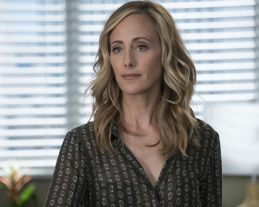 Teddy (Kim Raver) kommt ins Grey Sloan, nachdem sie erfahren hat, dass Megan gefunden wurde. Sorgt ihre Anwesenheit bei Amelia für Unbehagen? - Bildquelle: Richard Cartwright 2017 American Broadcasting Companies, Inc. All rights reserved.